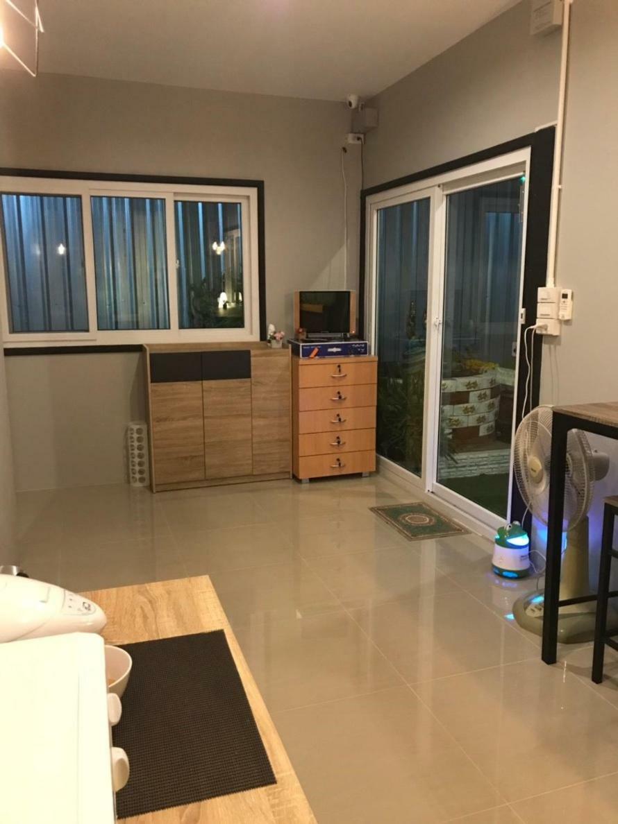 Baan Wararin Hostel Pattaya Exterior foto